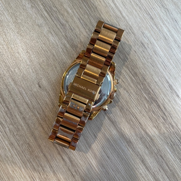 [Michael Kors] Rose Gold Watch - Picture 4 of 4